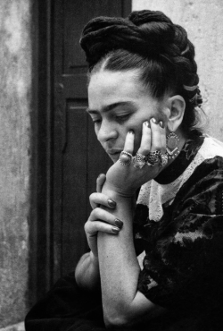 vintagegal:  Frida Kahlo photographed by Lola Álvarez Bravo, c. 1944 