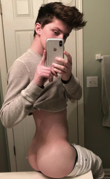 undieandmore:
“Mhhh love that booty !
”