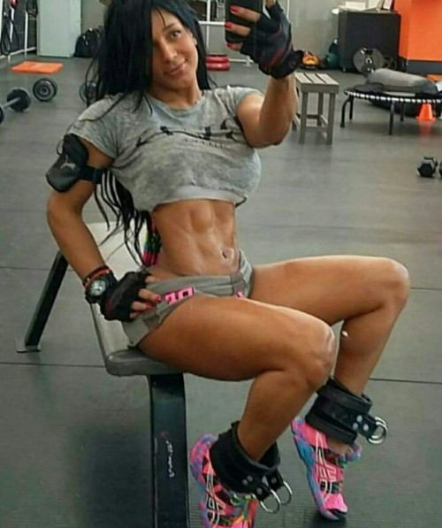 lift24-7everyday:  Delmis Munoz   #fitnessmotivation #sexyfitchick #greatbody #gymselfie 