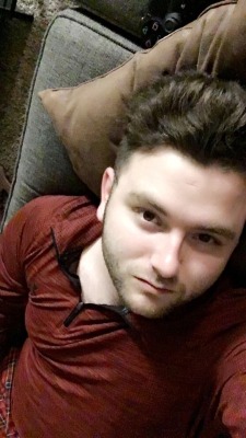 matthew-william:TGIF I’m pale and have fun boobs tonight