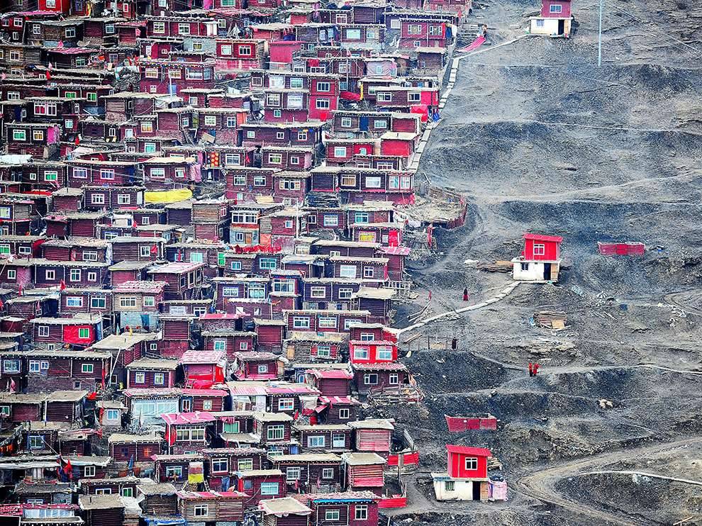 wigmund:   From National Geographic Photo Of The Day; June 4, 2015: Residence LifeJing