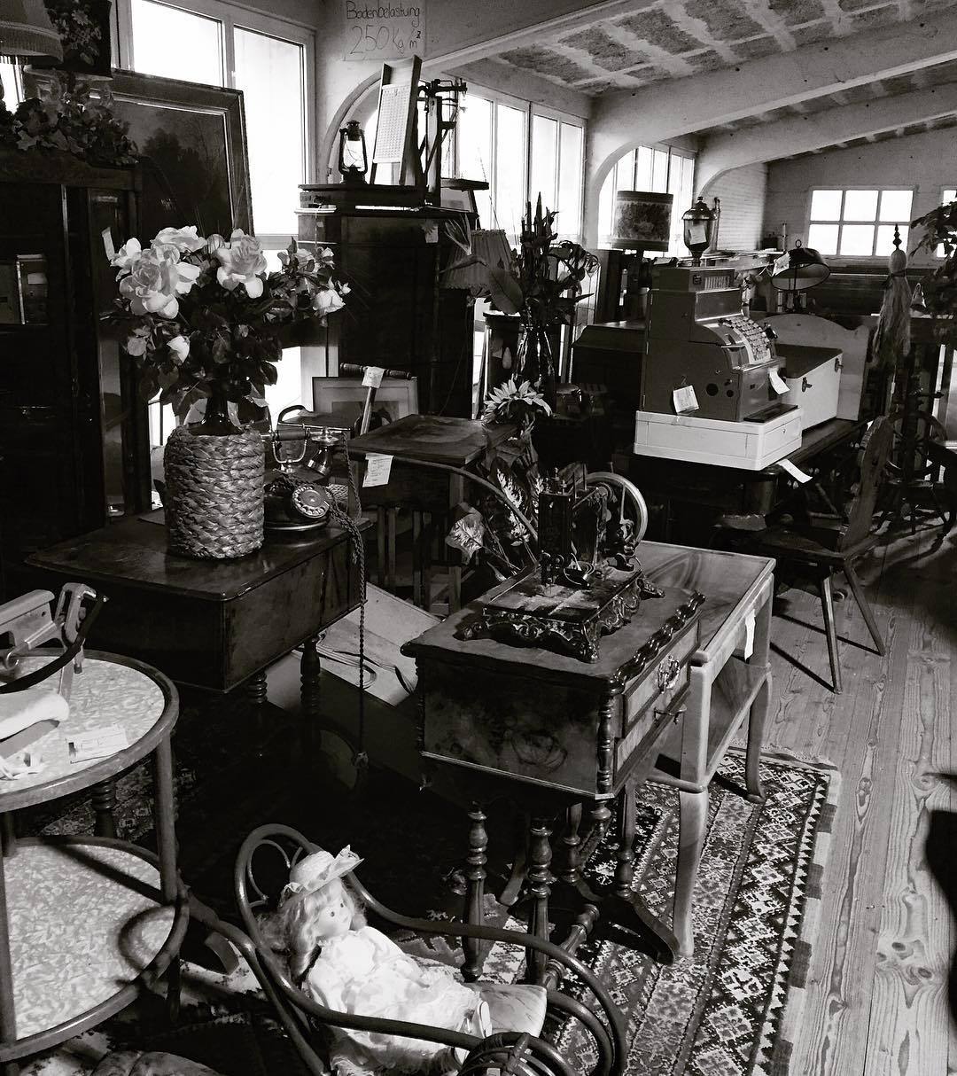 Love this place. Wanna change my bedroom and need some inspirations💛 #vintage