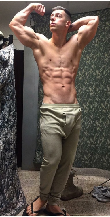 mikesarmymen: chettbro: US Army “Slurp” Oh man this lance corporal is so fuckin hot