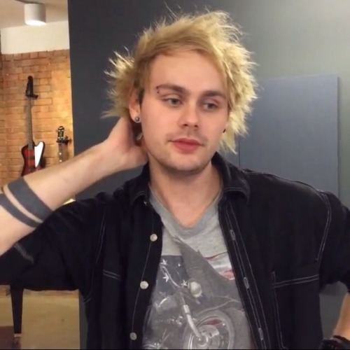 fymichael:I can’t :)) he’s so cute :) when he’s nervous :)