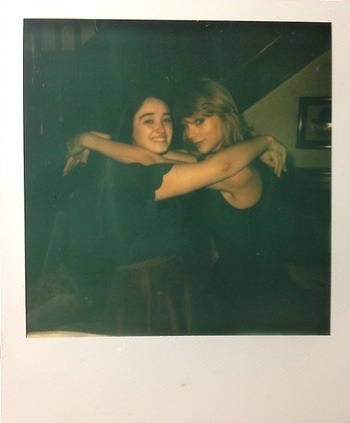 imparalyzedbyitt:hello miss taylor @taylorswift! long time no see huh! just popping by to give you a