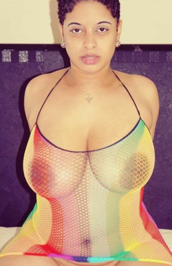 bigtitgirlz:  Those areolas! Love em