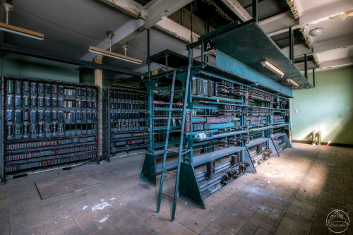 CONTROLE FERROVIAIREI visited several of these abandoned signal boxes of the Belgian railways in the