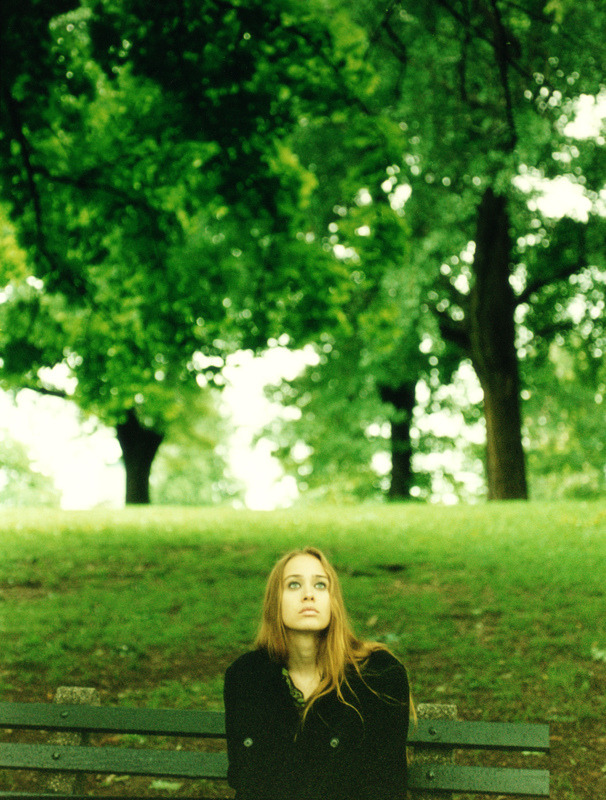 fionaapplerocks:Fiona Apple in Central Park NY, photo Stephen Stickler, 1995