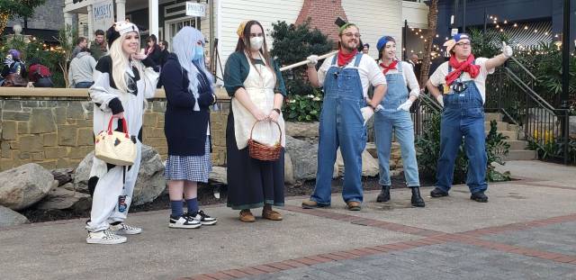 Ranch Story veteran @miss-kid took another visit to MAGfest and took some shots during their Farming Sim Cosplay photoshoot!...