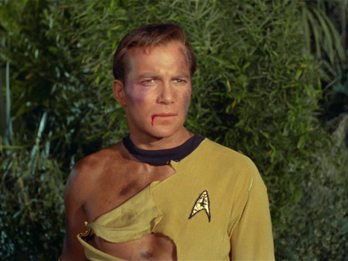 trek-tracks:ralfmaximus:trek-tracks:Starfleet Uniforms: a bizarre combination of the universe’s flim