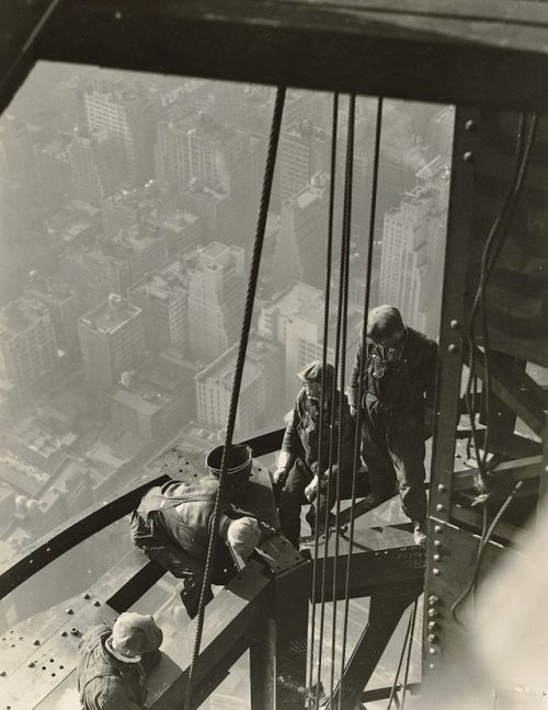 theamericanparlor:Workers on Girders, Empire State Building.’ 1930-31 Artist; Lewis Hine