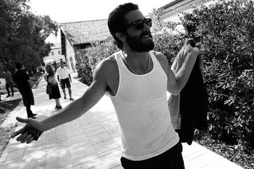 dailygyllenhaals:Jake Gyllenhaal at the 72nd Venice Film Festival.