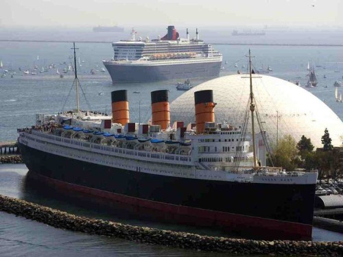 OMG LOOK AT QM2 COMING TO VISIT HER GRANNY!!!! Grandma Queen Marry Looks So Proud
