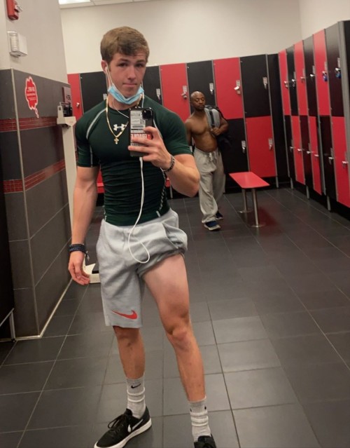 loadmeupbois: brysmaleidols: Ethan Wacker - Leg day Boner workout.