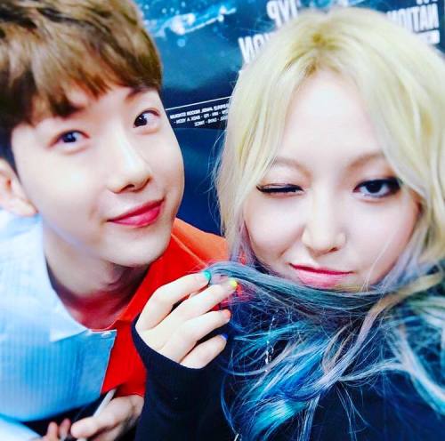 Lee Min Young (Miss A) &amp; JoKwon (2AM) - Selca