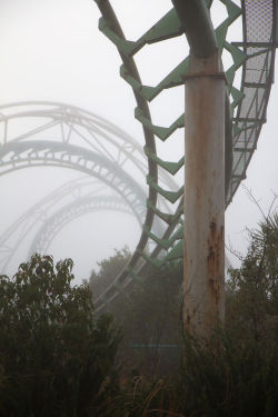 microbe: Nara Dreamland, the infamous abandoned theme park in Japan. 