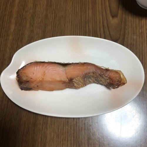 本間日陽さんのツイート: おじいちゃんちで鮭料理 いただきました✨ おじいちゃんのつくった鮭 それを使ったおばあちゃんの料理！ お正月最高〜〜 #村上市 #元旦 #鮭料理 t.co/h