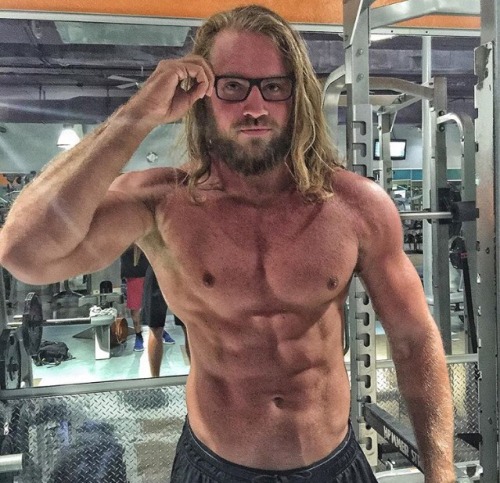 slickpulla10:  meninonas:I think it’s unfair people can look this good  @jtl4 isn’t this your good friend? Haha  I would call him my friend but I do know Zack. Hung out a few times. Just not the type of guy I associate with. He loves the mirror more