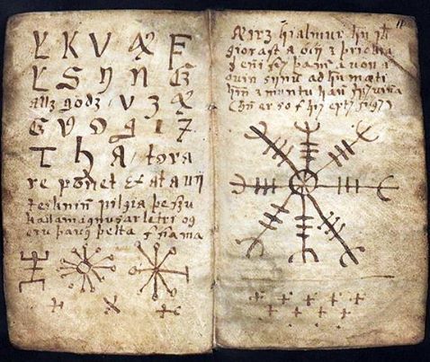 bibliofila:“Piccolo Libro di Magia”, manoscritto in Islanda nel 1640 circa su pelle di animale. Nati