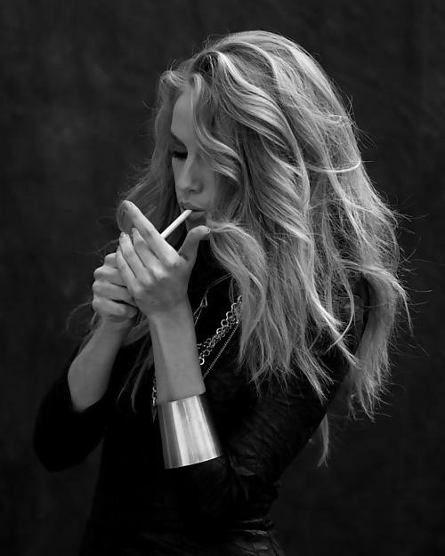 cutegirlssmoking: so amazingly beautiful 