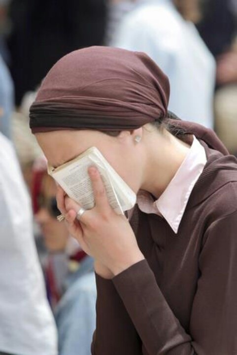 eretzyisrael:Deep in Prayer - Kotel.