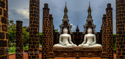 Les deux Bouddhas by pilaro1 #SocialFoto ift.tt/2xzopEh
