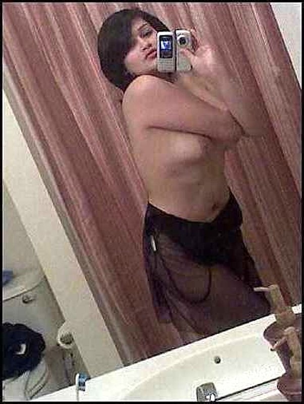 miscellaneous-pleasures:  mymarinemindpart2:  Playful military gf pt 1  this babes