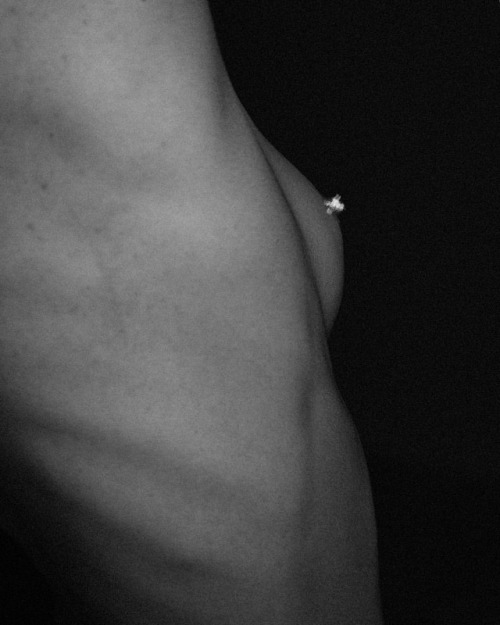 Shadows of the body #kpbphoto #bodyscape #blackandwhite #blackandwhitephotography #monochrome #nude #fineart #fineartphotography #ribs #body
https://www.instagram.com/p/BqbXP-3AObs/?utm_source=ig_tumblr_share&igshid=32nrpirbp57u