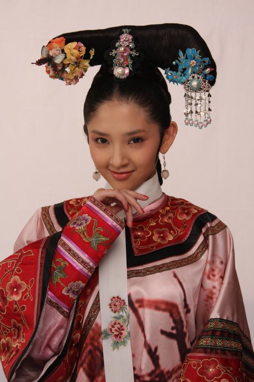 palefirecrowned:  Emperor’s younger concubines. All these beauties for one dude &gt;.&