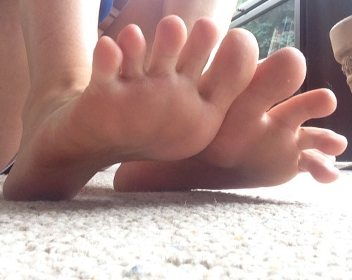 pinkysfeet:Soles for you.