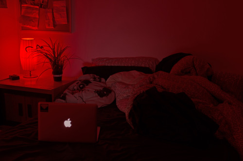 ovtro: My bedroom has such a tumbler aesthetic with this red light 