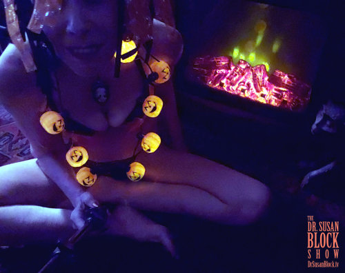 “Ask Dr. Suzy” at DomCon Halloween: Dr. Suzy’s Speakeasy in the Big Easy: htt