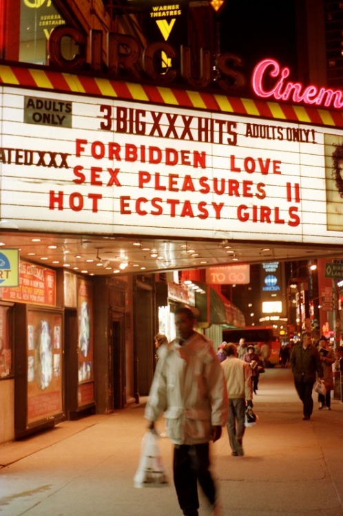 avardwoolaver:  Times Square, New York, 1989–end of the Ed Koch years  DIRTY OLD NEW YORK