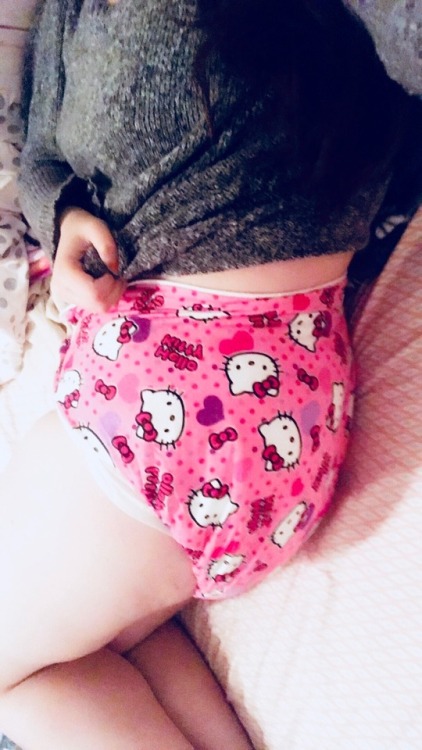 superadorablenes: I have wanted this hello kitty cloth pamper from cooshietooshiez.com for so long!!