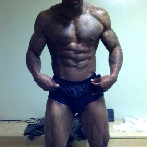 talldaddy:  http://www.talldaddy.tumblr.com/archive