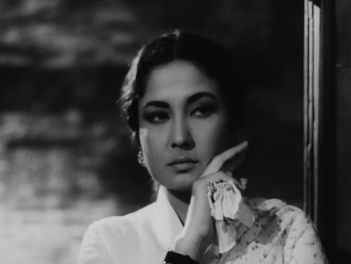 आरती Aarti (1962)