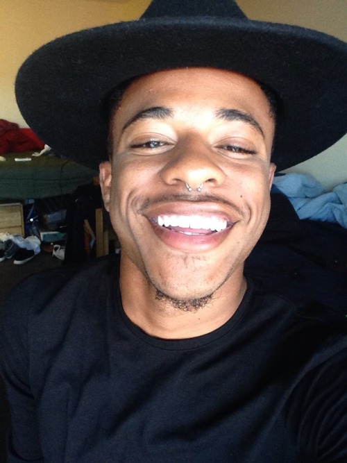 carefreekidd:carefreekidd: The day of the #Blackout This many notes within hours… I’m so speechless.