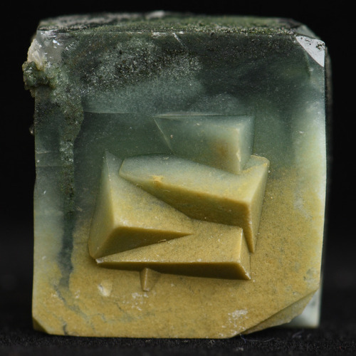 vugnasmineralblog:Apophyllite With InclusionsAhmednagar, Maharashtra, India