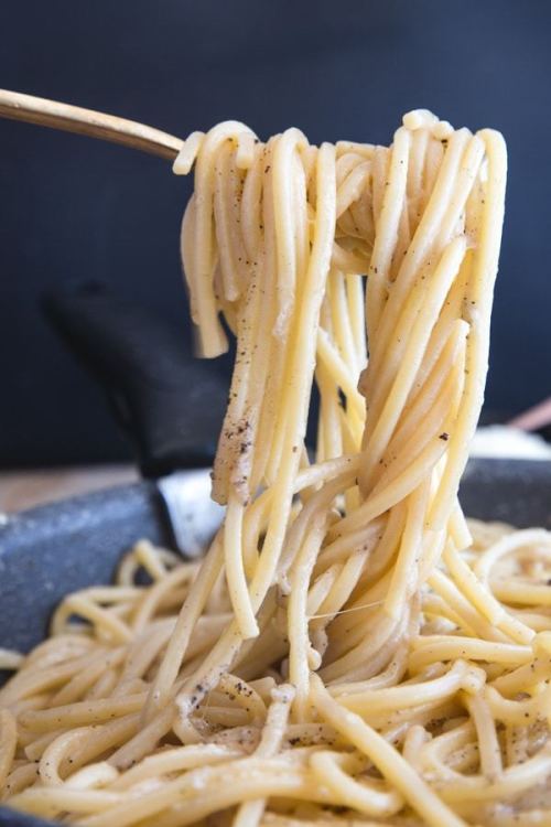 foodffs - Authentic Cacio e PepeFollow for recipesIs this how...