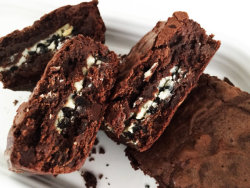 ransnacked:  cookies n creme chocolate brownies