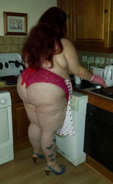 dasmuttyone:  danielsaltita:  Maduras gruesas y calientes 2126  Yeah…I’m here