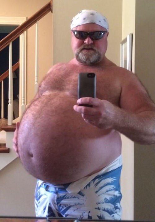 bigbearcub15:  Damn big daddy gainer