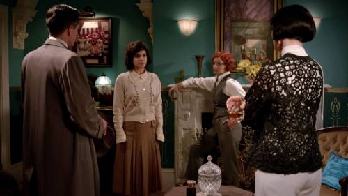 The second outfit of “Blood of Juana the Mad” is one of Phryne’s casual yet elegant at-home ensemble