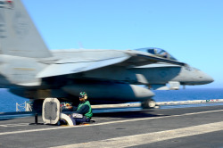 americasnavy:  Ready to go 0 to 165 mph in two seconds? 