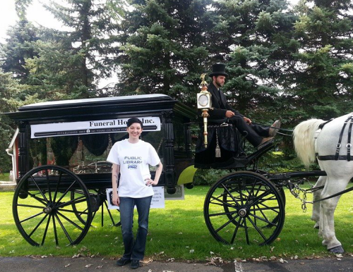 pandavanian:Hey, just me and a horse-drawn hearse, glass viewing case, driver with top hat- NO BIG D