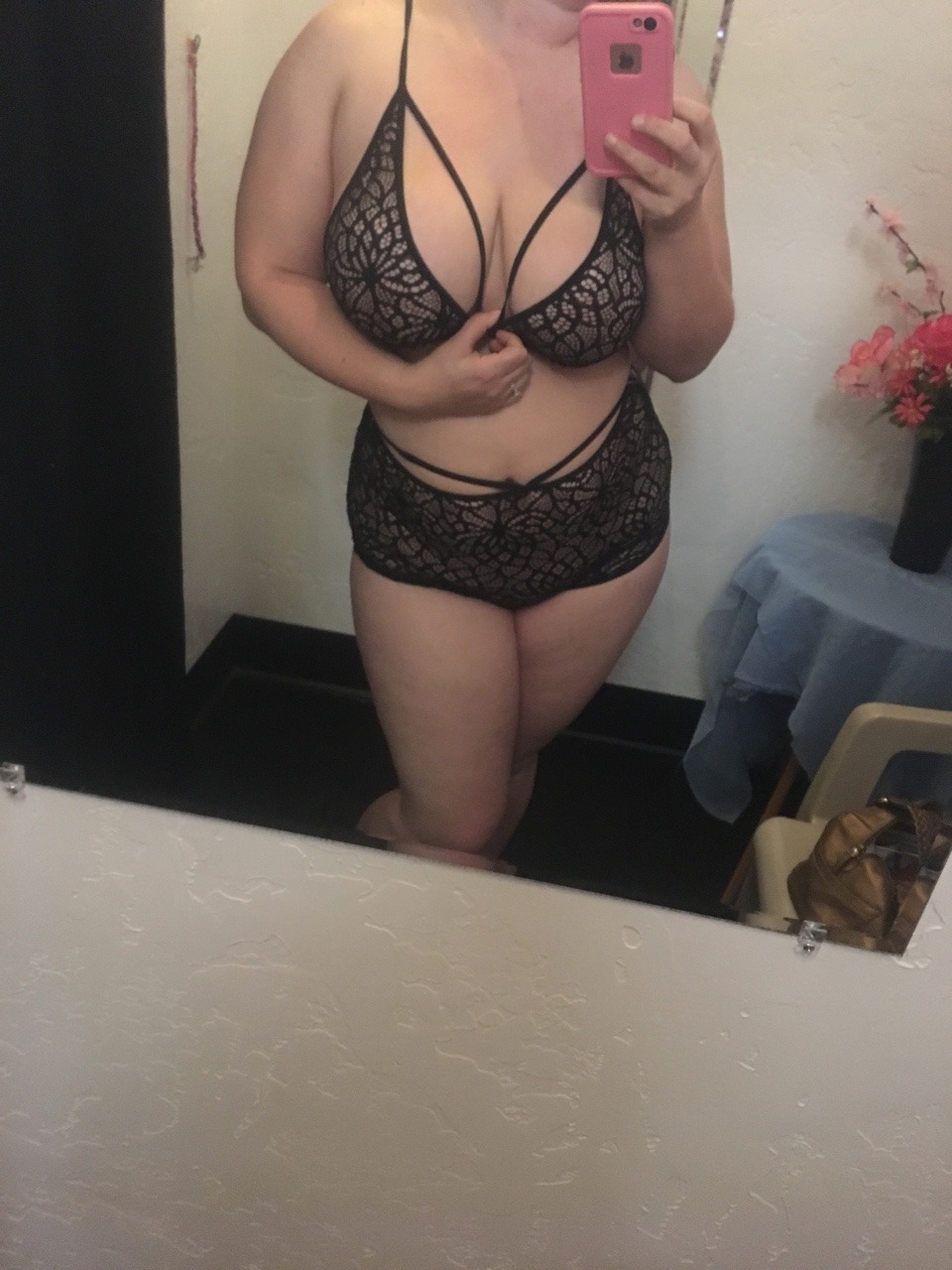 boobsbrewsnbones:  Mini lingerie try on before heading to family for Thanksgiving.