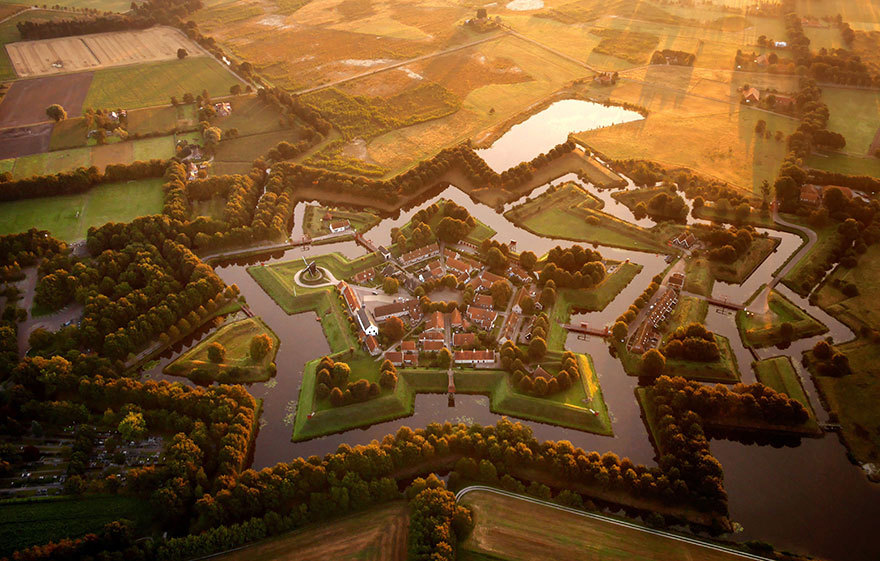 alienbeliever:  Illegal aerial pics taken with a drone, by Amos Chapple