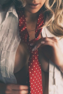 wasbella102: Nice Tie :) 