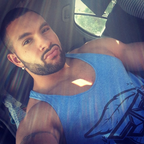 roheartlessro:  musclegods224:  Twin_nathan  Sexy 