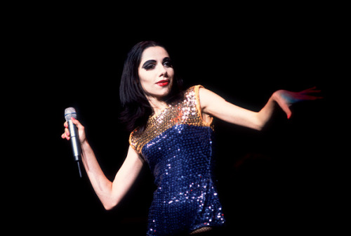 venus-in-furzz:PJ Harvey performing in 1995 | © Paul Natkin 